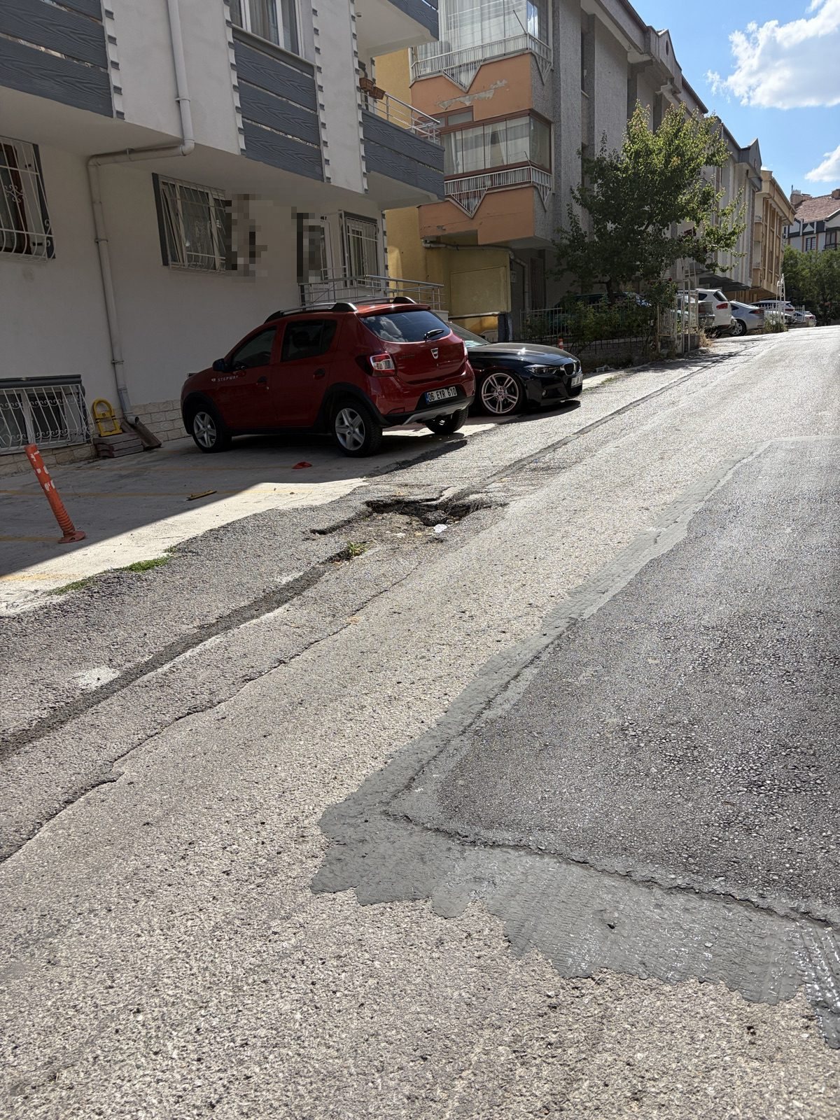 Yol üzerindeki çukur