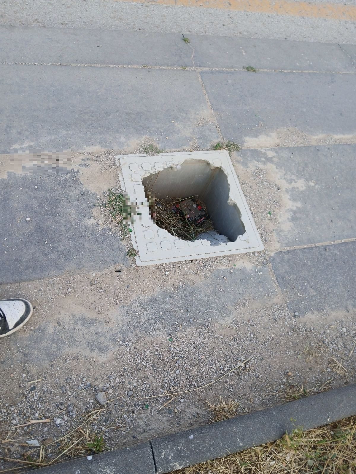 Düşme riskli kaldırım