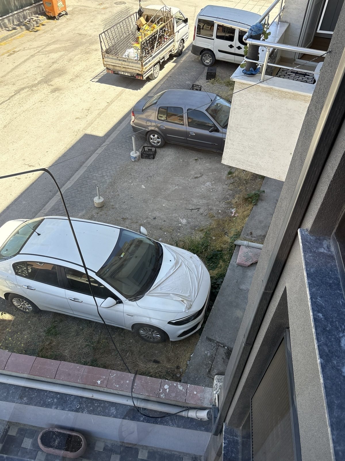 Elektrik veya telefon kabloları soyulmuş tehlike arzediyor - görsel 2