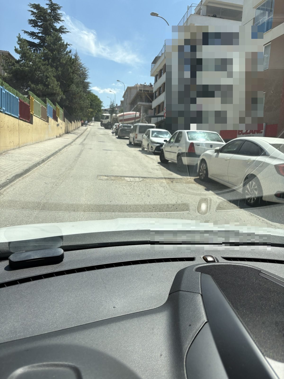 Yoldaki çukur geçişi zorlaştırıyor - görsel 1