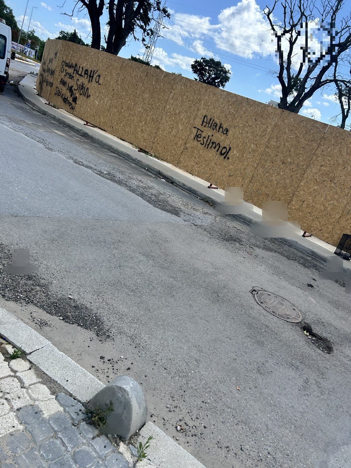 Çökmüş,çukur oluşmuş asfalt zemin - görsel 1