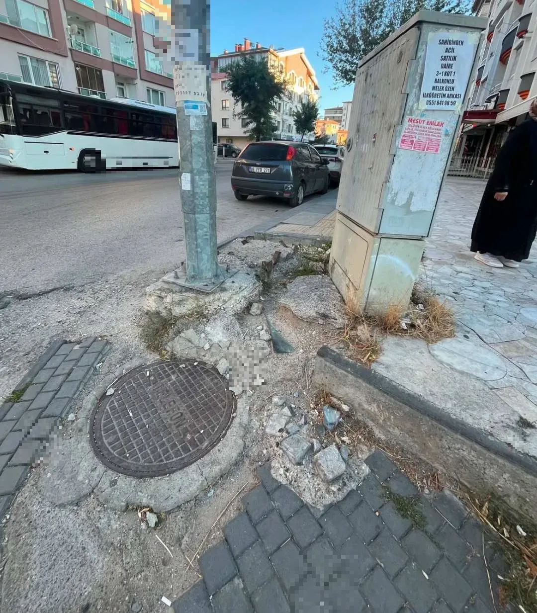 Kaldırımda Asfalt Çökmesi / Hasarı