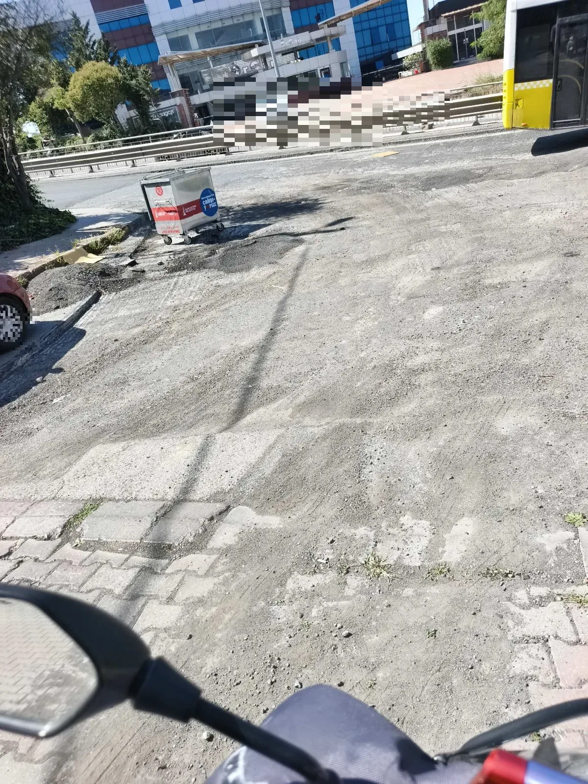 Yani burası ne zaman yapılcak koskoca cadde ya burası - görsel 2