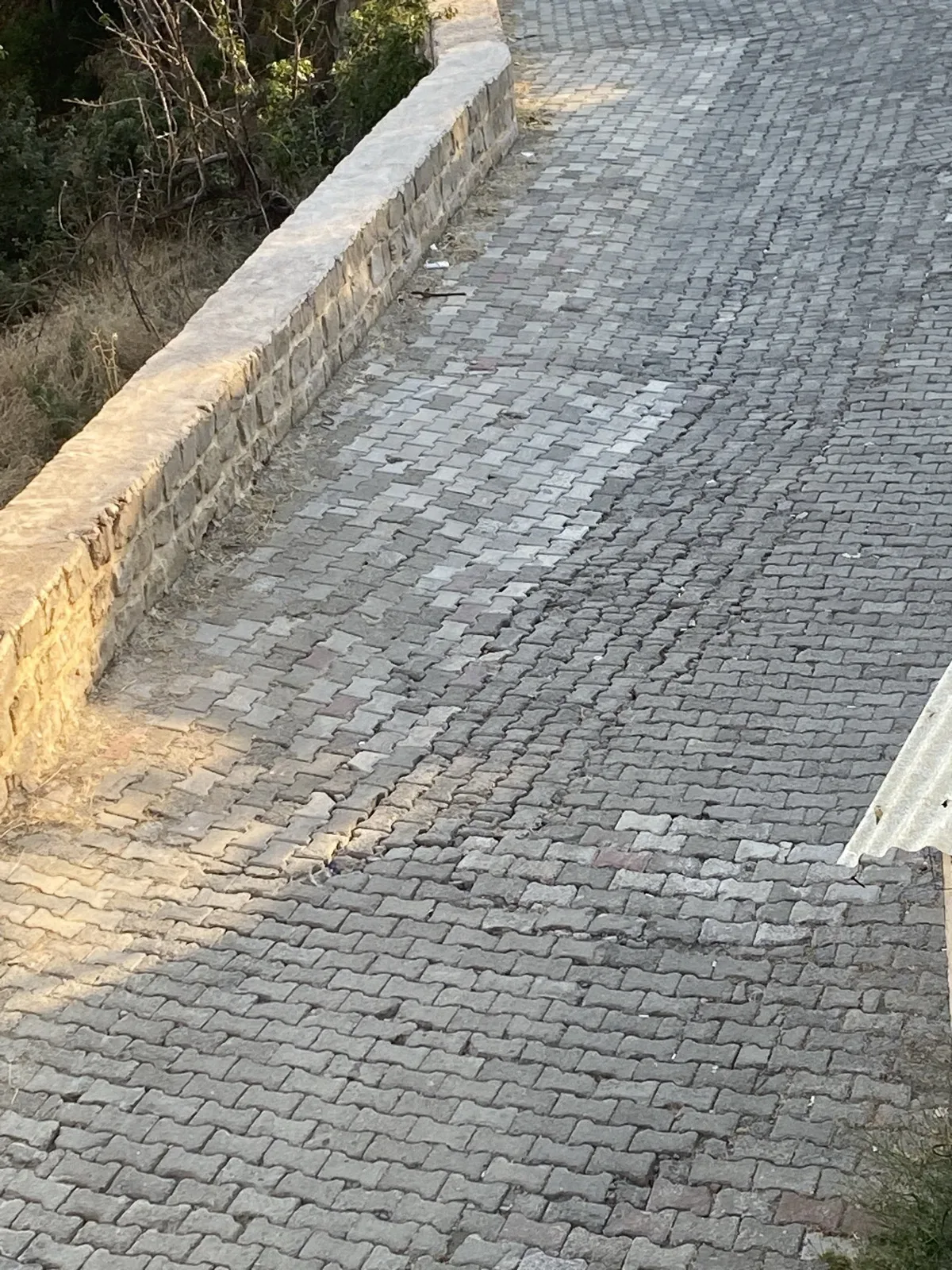 Sokak yolunun bozukluğu ve yapılmaması - görsel 1