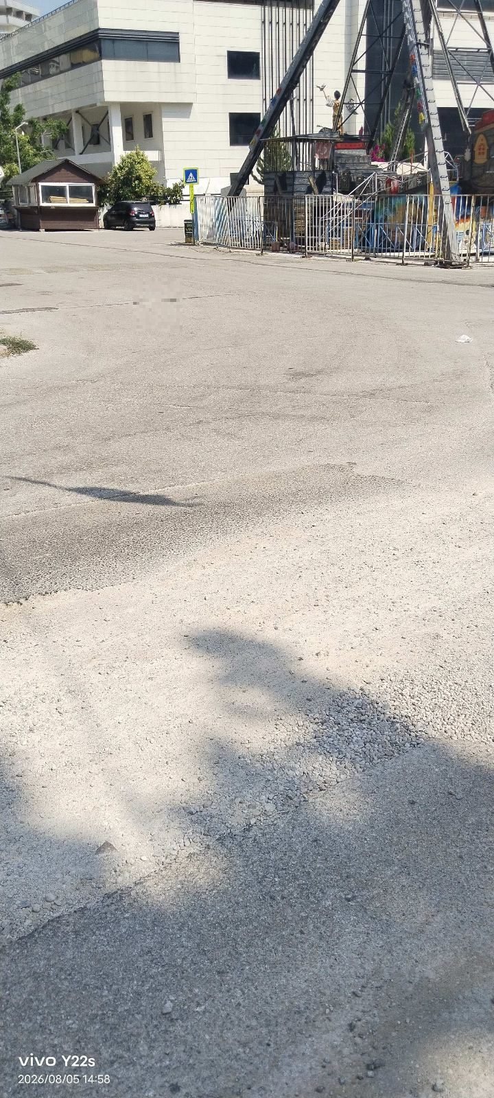 Açık bırakılmış asfalt yol - görsel 1