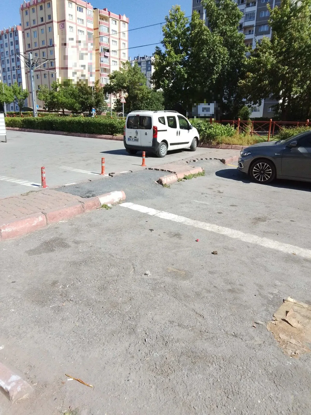 Kaldırımın yarısı var yarısı yok - görsel 2