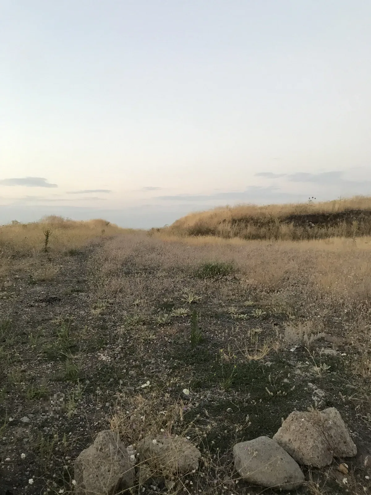 Yolun asfaltı yok ama hala kullanılıyor - görsel 2