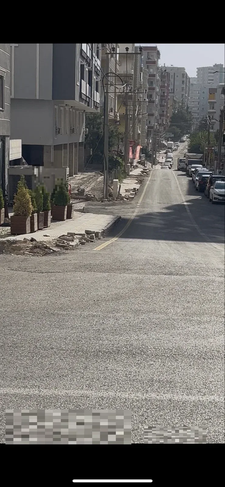 Açık elektrik hatları ve rezalet kırık kaldırımlar - görsel 2