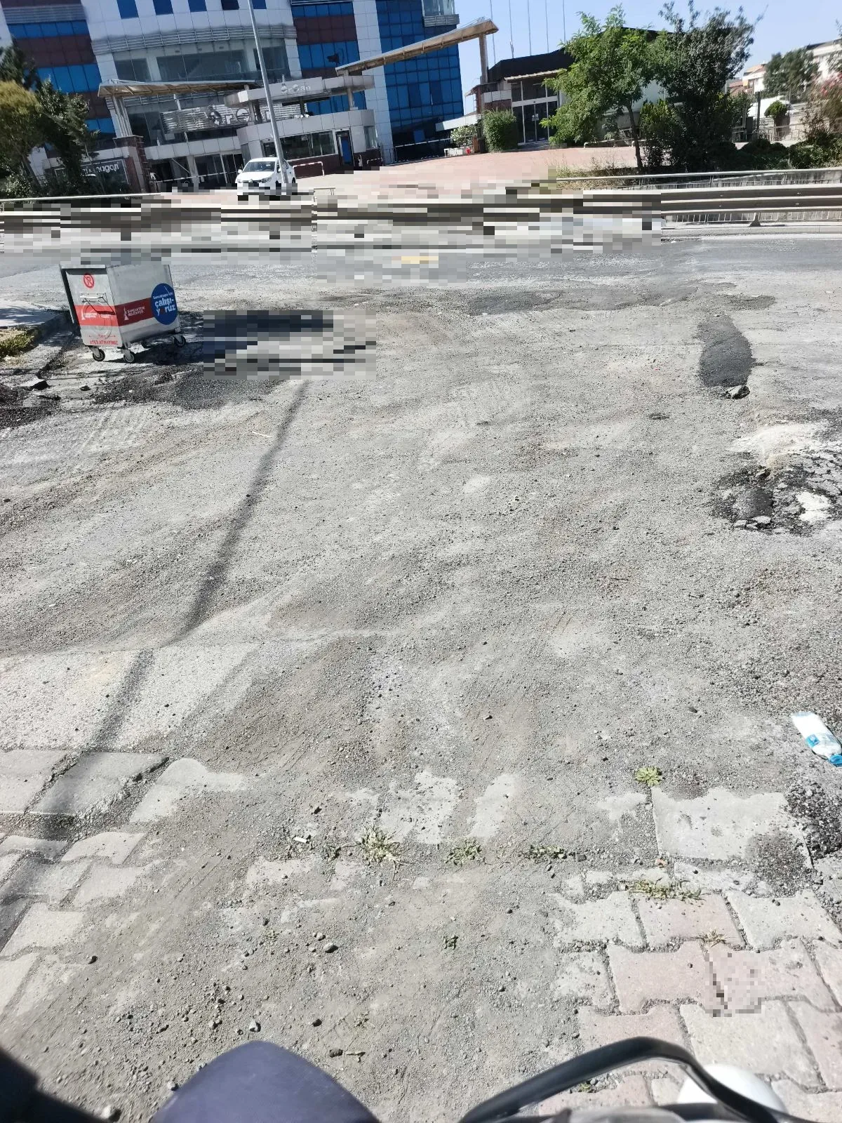 Yani burası ne zaman yapılcak koskoca cadde ya burası