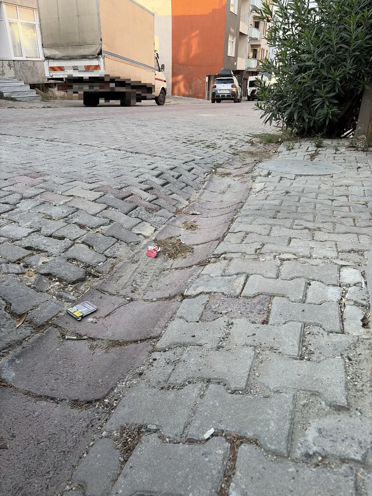 Su kanalı ve garaj önü çöküyor - görsel 1