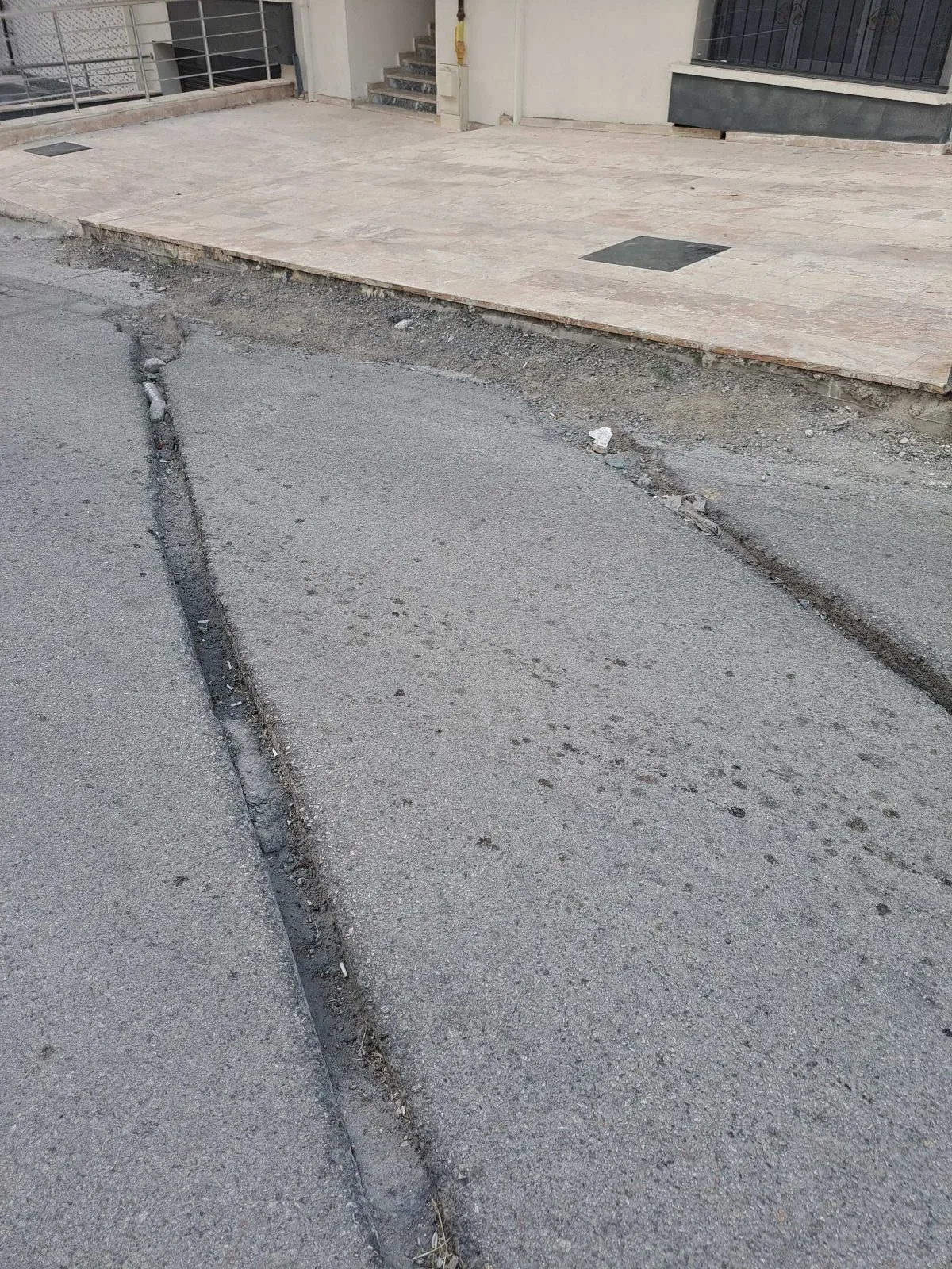 Yoldaki Asfalt Kesiği Yapılmıyor