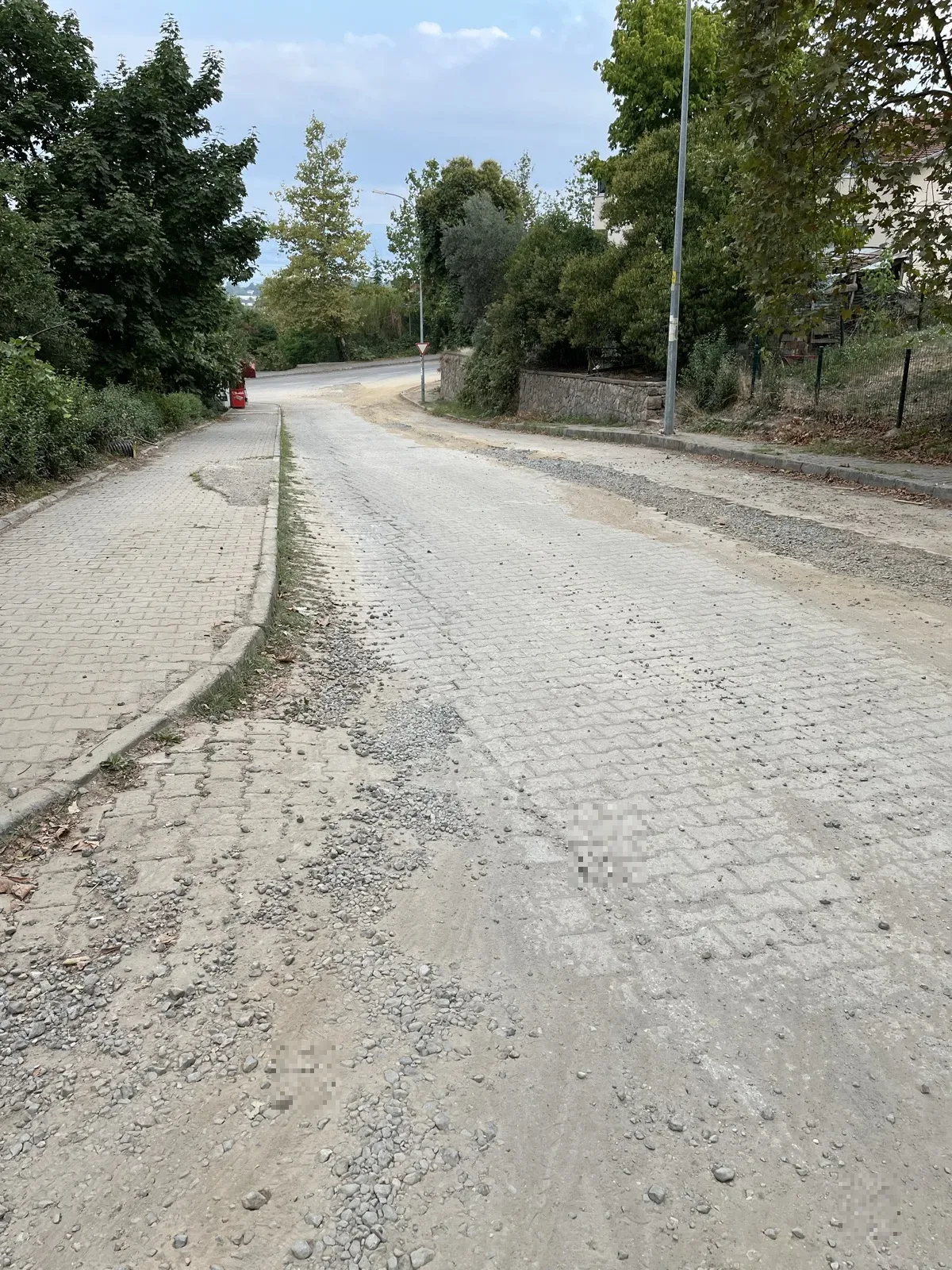 İSU Altyapı Çalışması Sonrası Yolun Düzeltilmemesi ve 1 Aydır Devam Eden Mağduriyet - görsel 2