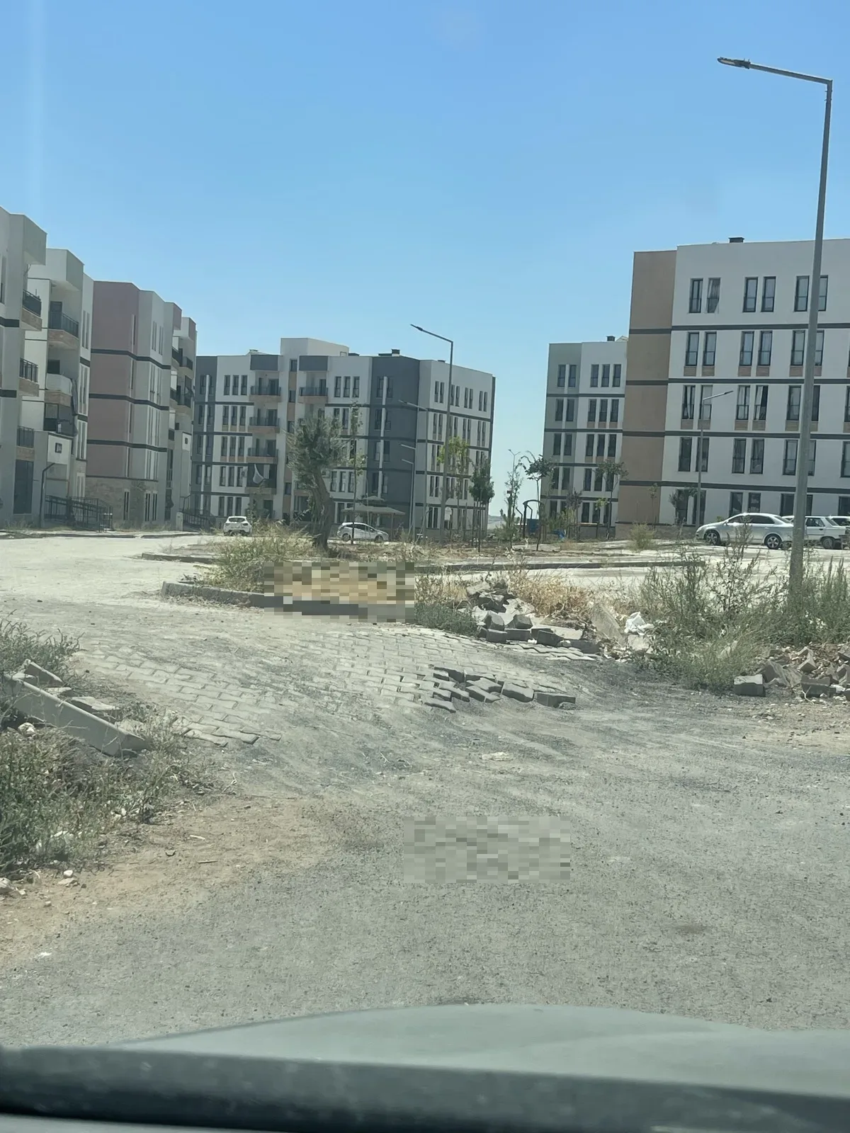 Aşık TOKİ’de site giriş kaldırım