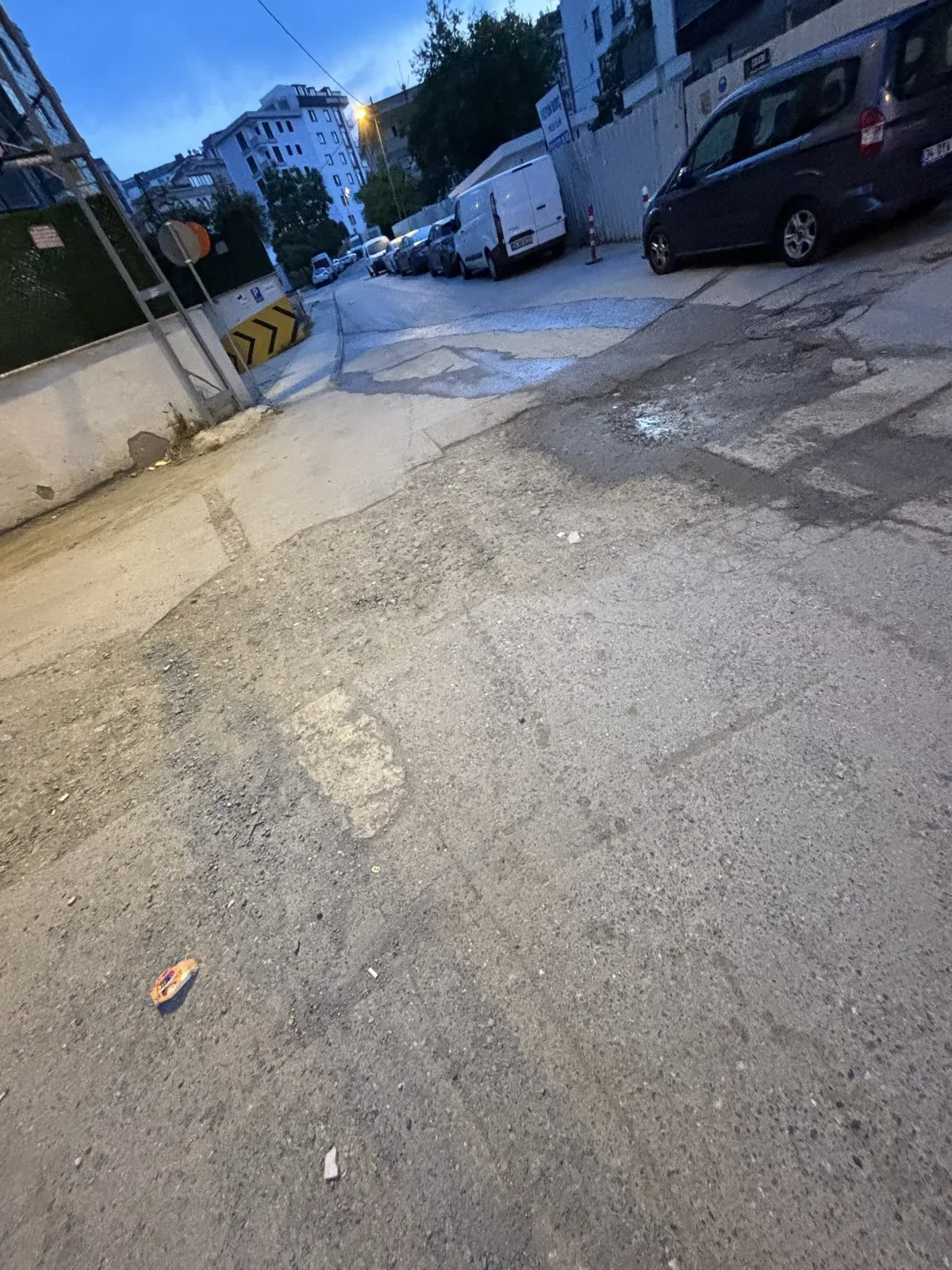Yolda Derin Çukur