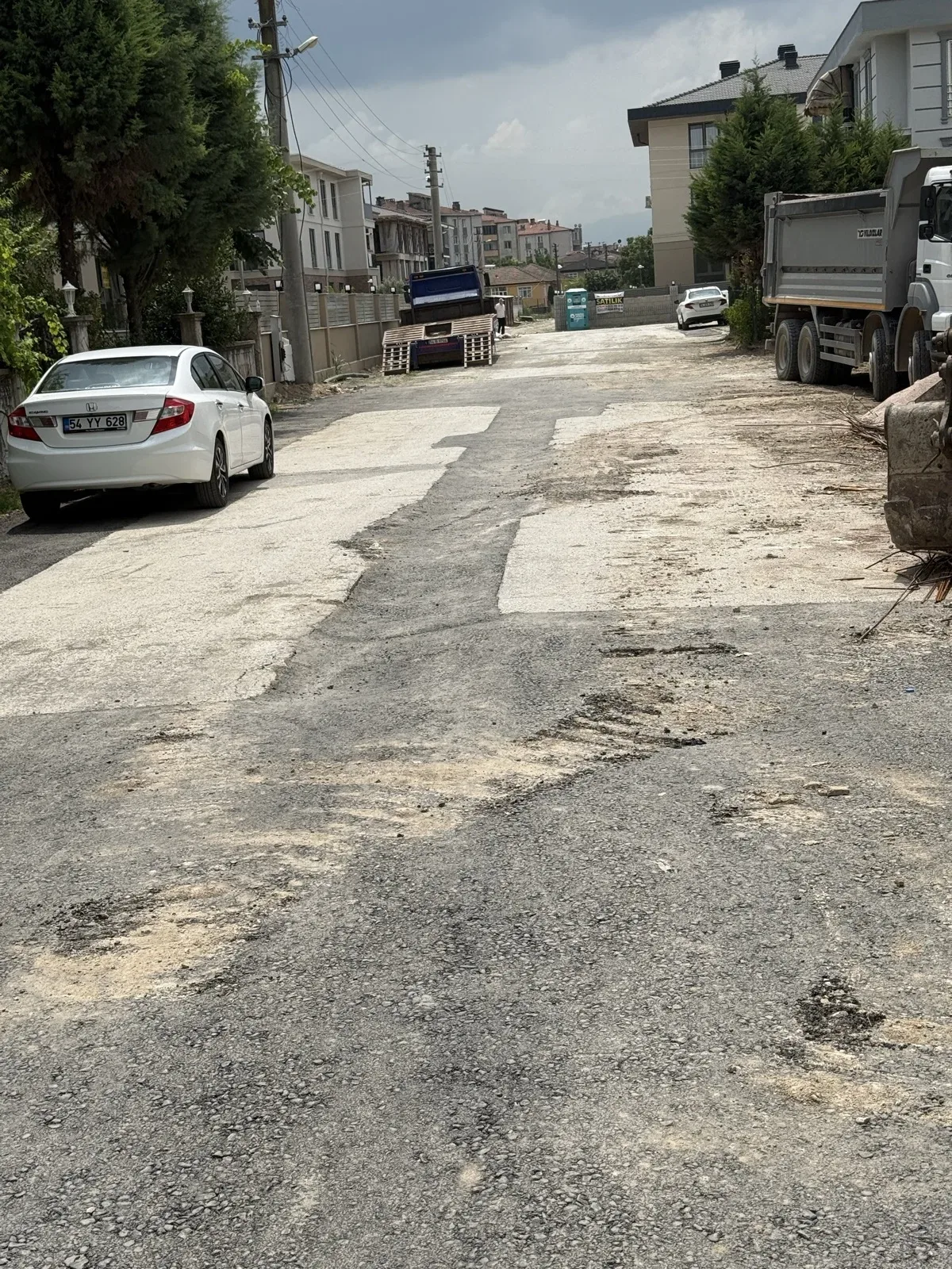 Yamanın bozukluğu,araçlar lastiklerin jantlarını vuruyo - görsel 2